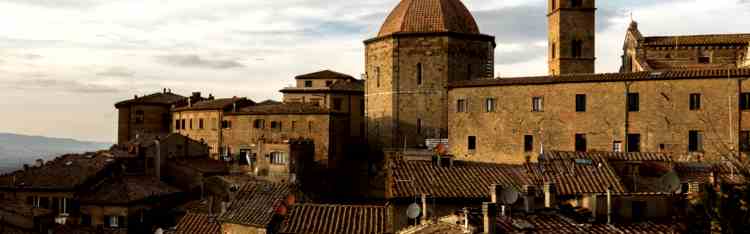 borgo di volterra terra di vampiri e alabastro