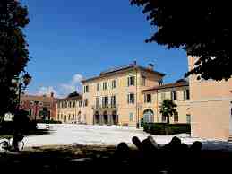 viareggio sul viale dei tigli la villa borbone